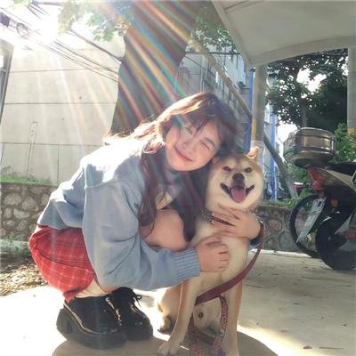 院子里的女人
